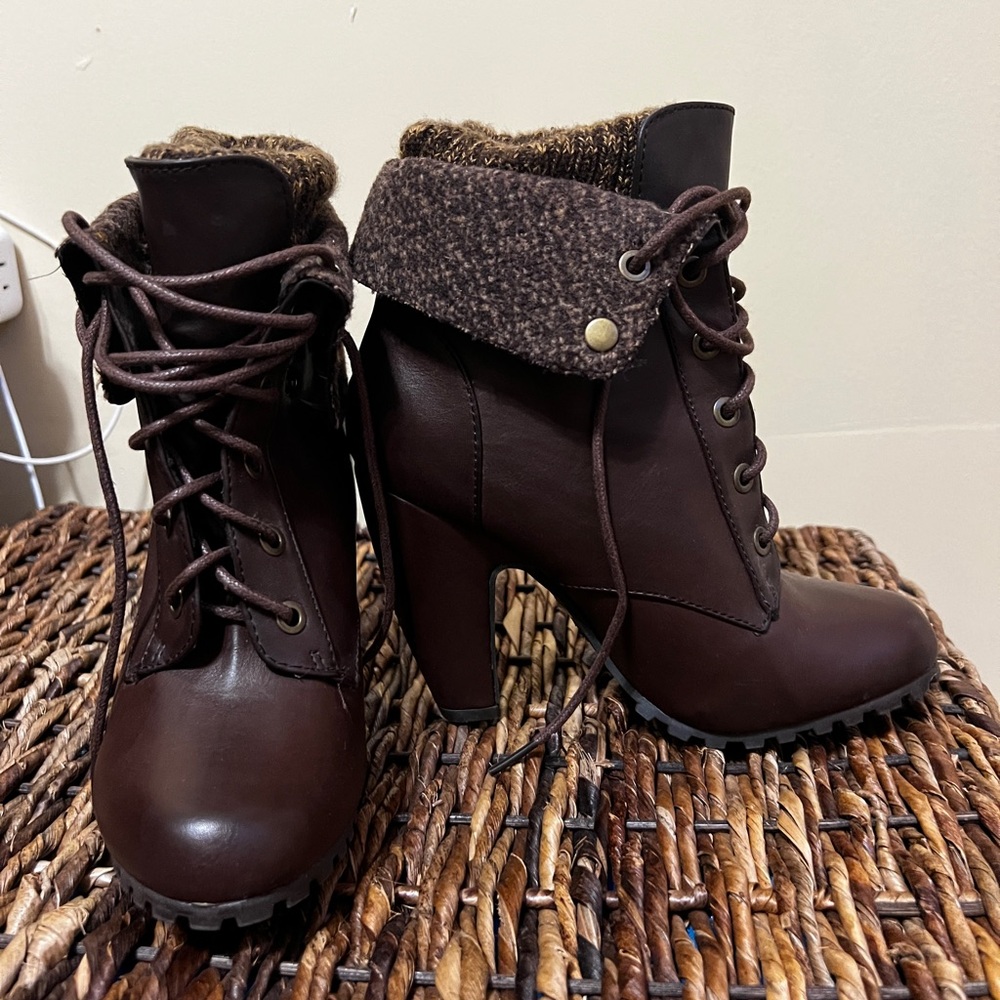BAMBOO MOZZA-19L Lace Up Wool Fold Over Sweater Collar Trek Chunky Heel Bootie